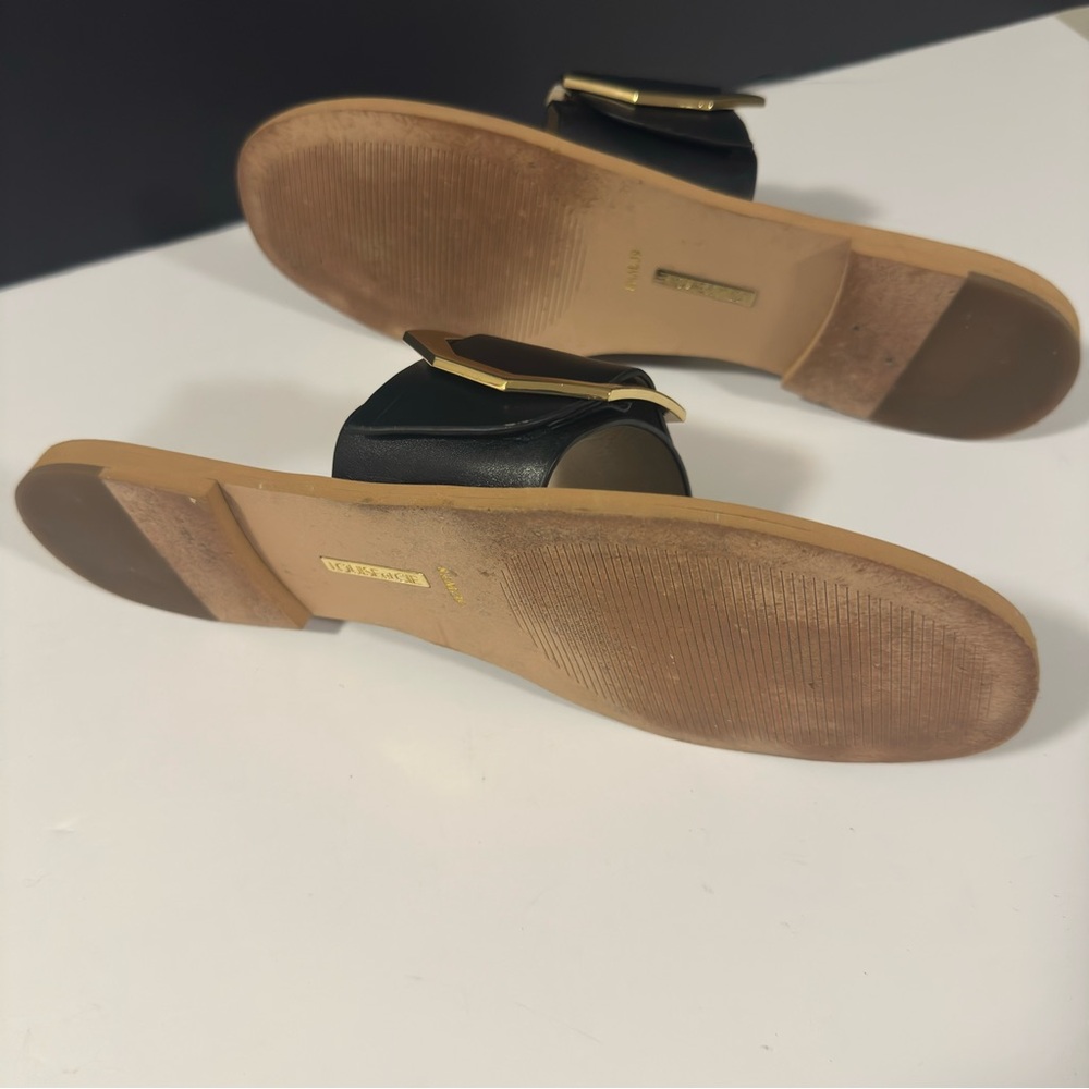 Louise et Cie Altan Sandals Leather Toe Ring
Black with Gold Buckle Preppy 8.5 - Picture 12 of 14